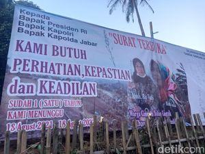 Warga Pasang Baliho di TKP Pembunuhan Ibu Anak Subang Warga Pasang Baliho di TKP Pembunuhan Ibu Anak Subang