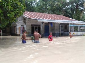 Ratusan Rumah Warga di Asahan Terendam Banjir Ratusan Rumah Warga di Asahan Terendam Banjir