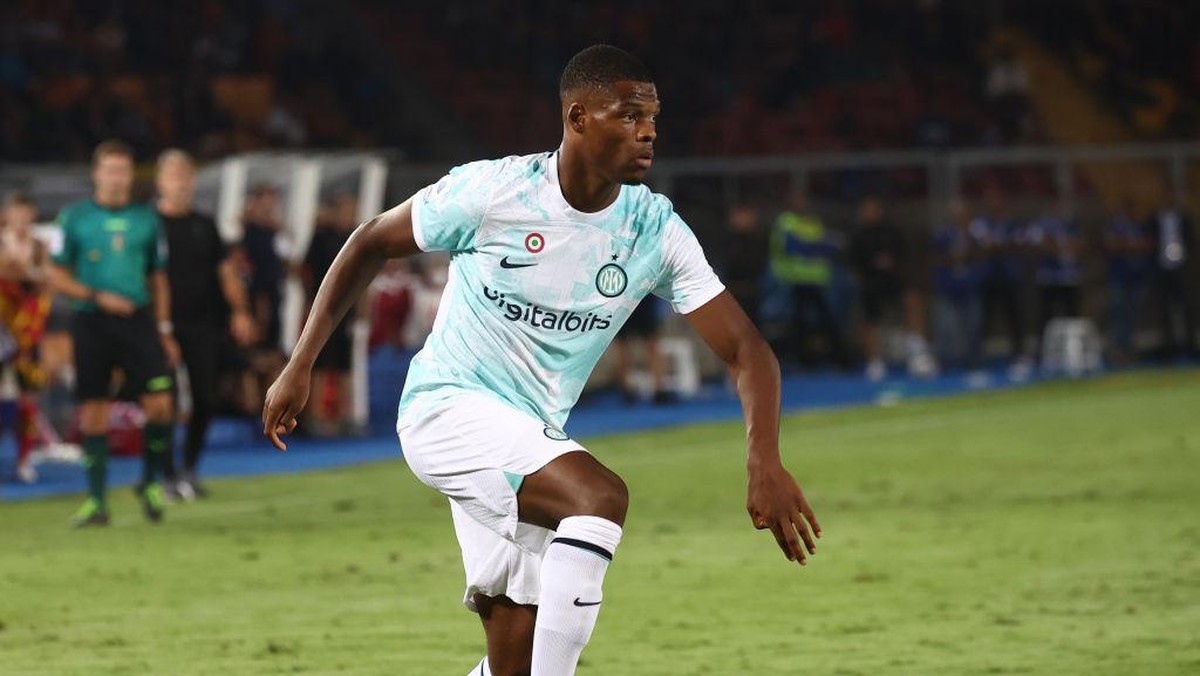 Denzel Dumfries diminta jangan pindah ke Chelsea (Getty Images/Maurizio Lagana)