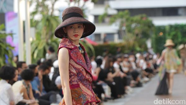 10 Koleksi Batik Pekalongan Karya Edward Hutabarat yang Elegan