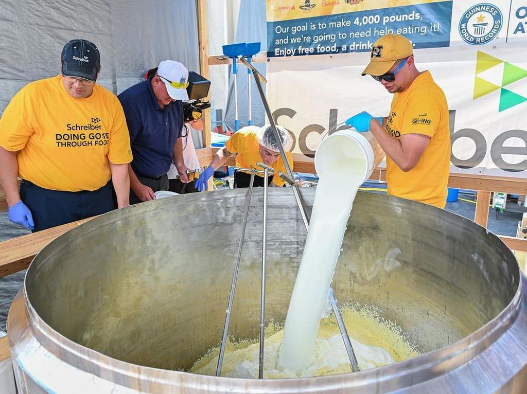 Gokil! Mac and Cheese Terbesar di Dunia Ini Beratnya 2.151 Kg Gokil! Mac and Cheese Terbesar di Dunia Ini Beratnya 2.151 Kg