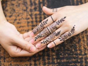 Tradisi Henna ala Timur Tengah untuk Sambut Idul Fitri Tradisi Henna ala Timur Tengah untuk Sambut Idul Fitri