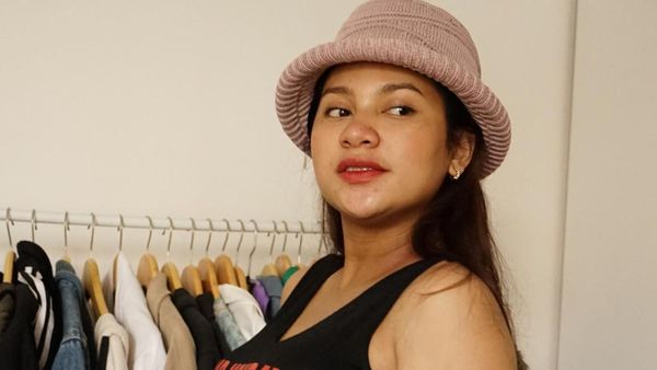 7 Foto Hamil Indah Permatasari Istri Arie Kriting, Dipuji Mirip Gigi Hadid