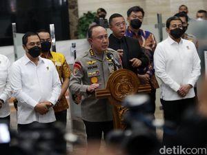 Tentang Drama di Balik 12 Jam Pemeriksaan Putri Candrawathi Tentang Drama di Balik 12 Jam Pemeriksaan Putri Candrawathi