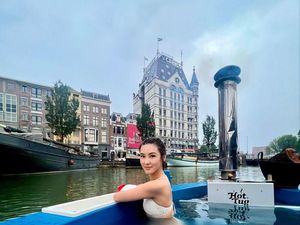Karen Vendela Berendam di Sungai Usai Heboh Batal Nikah Karen Vendela Berendam di Sungai Usai Heboh Batal Nikah