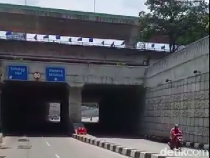 Macet Panjang Sempat Terjadi di Underpass Mampang, Ternyata Ini Sebabnya