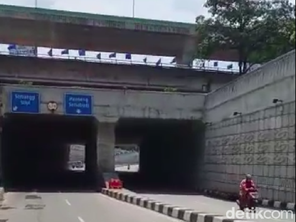 Macet Panjang Sempat Terjadi di Underpass Mampang, Ternyata Ini Sebabnya Macet Panjang Sempat Terjadi di Underpass Mampang, Ternyata Ini Sebabnya