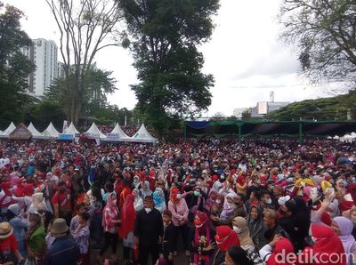 Lautan Manusia Padati Gasibu di Puncak HUT ke-77 Jabar!