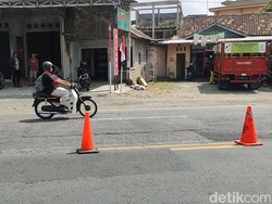 Emak-emak Pegowes Ketabrak Motor Saat Menyeberang Jalan Wates