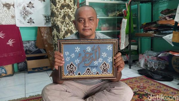 Melihat Cantiknya Karya Lukisan Kaca dan Batik Elang Raharyadi
