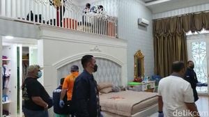 Penampakan Rumah Mewah Bos Judi Online Cemara Asri Digeledah Polisi