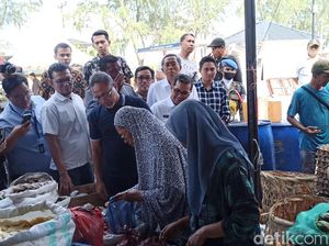 Senangnya Emak-emak di Banda Aceh Ditraktir Sembako Oleh Mendag