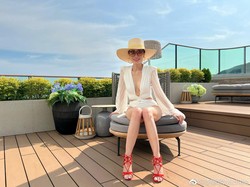 Berusia Lebih dari Setengah Abad, Michelle Reis Bikin Heboh Usai Pamer Belahan Dada