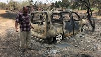 Mobil-mobil Ini Jadi Bangkai Gegara Kebakaran Hutan di Aljazair