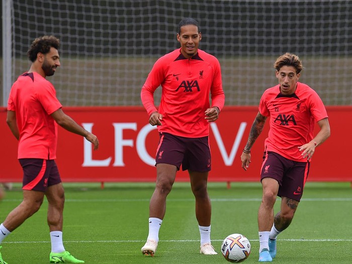 KIRKBY, ENGLAND - AUGUST 18: (THE SUN OUT. THE SUN ON SUNDAY OUT) Mohamed Salah,Virgil van Dijk and Kostas Tsimikas of Liverpool during a training session at AXA Training Centre on August 18, 2022 in Kirkby, England. (Photo by John Powell/Liverpool FC via Getty Images)