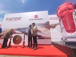 Tas Ransel Raksasa di Bandung Pecahkan Rekor MURI