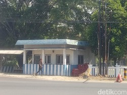 Sempat Disorot, Reklame Minol Depan Kantor Kecamatan Karawang Raib