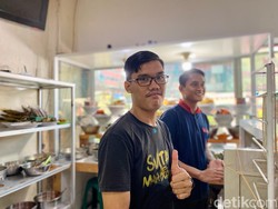 RM Padang Beringin Sawo: Makan Gulai Cumi dan Tunjang Dilayani Kaesang Pangarep