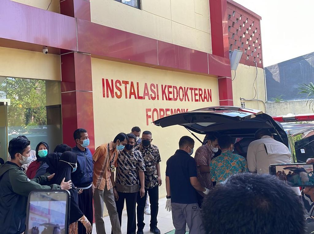 Jenazah Korban Kebakaran Maut di Tambora Diserahkan, Keluarga Pingsan Jenazah Korban Kebakaran Maut di Tambora Diserahkan, Keluarga Pingsan