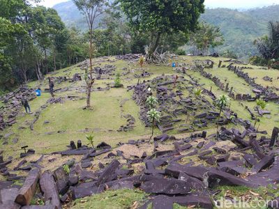 Potret Gunung Padang Tempat Leluhur Memuja Arwah