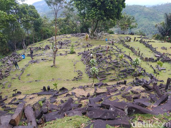Potret Gunung Padang Tempat Leluhur Memuja Arwah