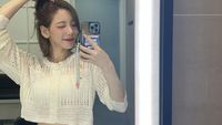 Taeyeon SNSD Pamer Rambut Baru dan Perut Rata