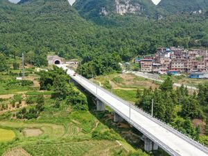 Dikunjungi Jokowi, Proyek Kereta Cepat JKT-BDG Sudah 80%