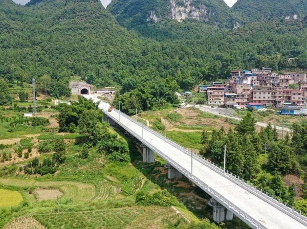China Bangun Jalur Kereta Cepat 512 Km, Perut Bukit Ditembus!