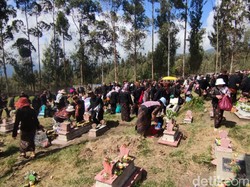 Melihat Tradisi Nyadran Suku Tengger, Saatnya Bersedekah untuk Leluhur