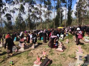 Melihat Tradisi Nyadran Suku Tengger, Saatnya Bersedekah untuk Leluhur Melihat Tradisi Nyadran Suku Tengger, Saatnya Bersedekah untuk Leluhur