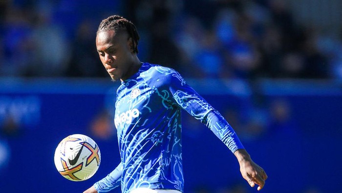 Trevoh Chalobah Chelsea's English defender Trevoh Chalobah warms up prior to the English Premier League football match between Everton and Chelsea at Goodison Park in Liverpool, north west England on August 6, 2022. - RESTRICTED TO EDITORIAL USE. No use with unauthorized audio, video, data, fixture lists, club/league logos or 'live' services. Online in-match use limited to 120 images. An additional 40 images may be used in extra time. No video emulation. Social media in-match use limited to 120 images. An additional 40 images may be used in extra time. No use in betting publications, games or single club/league/player publications. (Photo by Lindsey Parnaby / AFP) / RESTRICTED TO EDITORIAL USE. No use with unauthorized audio, video, data, fixture lists, club/league logos or 'live' services. Online in-match use limited to 120 images. An additional 40 images may be used in extra time. No video emulation. Social media in-match use limited to 120 images. An additional 40 images may be used in extra time. No use in betting publications, games or single club/league/player publications. / RESTRICTED TO EDITORIAL USE. No use with unauthorized audio, video, data, fixture lists, club/league logos or 'live' services. Online in-match use limited to 120 images. An additional 40 images may be used in extra time. No video emulation. Social media in-match use limited to 120 images. An additional 40 images may be used in extra time. No use in betting publications, games or single club/league/player publications. (Photo by LINDSEY PARNABY/AFP via Getty Images)