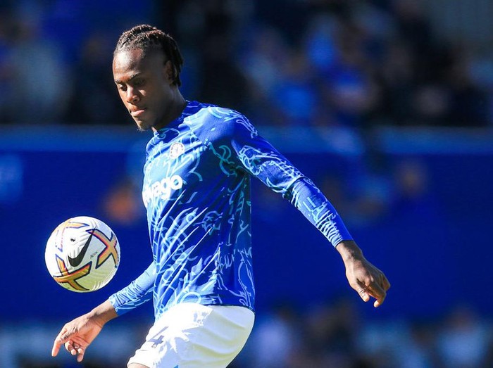 Chelsea's English defender Trevoh Chalobah warms up prior to the English Premier League football match between Everton and Chelsea at Goodison Park in Liverpool, north west England on August 6, 2022. - RESTRICTED TO EDITORIAL USE. No use with unauthorized audio, video, data, fixture lists, club/league logos or 'live' services. Online in-match use limited to 120 images. An additional 40 images may be used in extra time. No video emulation. Social media in-match use limited to 120 images. An additional 40 images may be used in extra time. No use in betting publications, games or single club/league/player publications. (Photo by Lindsey Parnaby / AFP) / RESTRICTED TO EDITORIAL USE. No use with unauthorized audio, video, data, fixture lists, club/league logos or 'live' services. Online in-match use limited to 120 images. An additional 40 images may be used in extra time. No video emulation. Social media in-match use limited to 120 images. An additional 40 images may be used in extra time. No use in betting publications, games or single club/league/player publications. / RESTRICTED TO EDITORIAL USE. No use with unauthorized audio, video, data, fixture lists, club/league logos or 'live' services. Online in-match use limited to 120 images. An additional 40 images may be used in extra time. No video emulation. Social media in-match use limited to 120 images. An additional 40 images may be used in extra time. No use in betting publications, games or single club/league/player publications. (Photo by LINDSEY PARNABY/AFP via Getty Images)