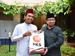 Sebelum Bertemu HRS, UAS Lebih Dulu Temui Ketua Majelis Syura PKS