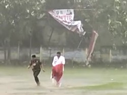 Alasan Lurah di Tangerang Selamatkan Merah Putih Saat Hujan Deras