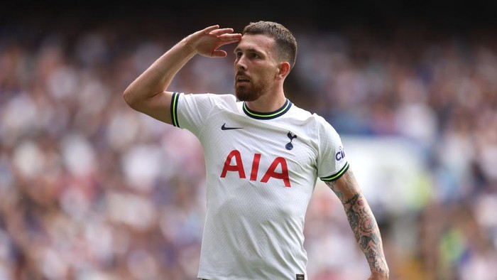 LONDON, ENGLAND - AUGUST 14: Pierre-Emile Hojbjerg of Tottenham Hotspur celebrates after scoring their sides first goal  during the Premier League match between Chelsea FC and Tottenham Hotspur at Stamford Bridge on August 14, 2022 in London, England. (Photo by Tottenham Hotspur FC/Tottenham Hotspur FC via Getty Images)