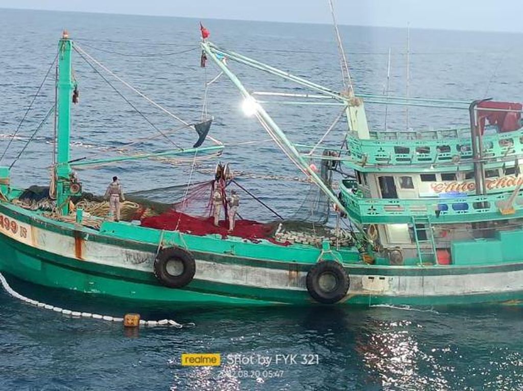 Potret Bakamla Tangkap Kapal Vietnam Curi Ikan di Natuna
