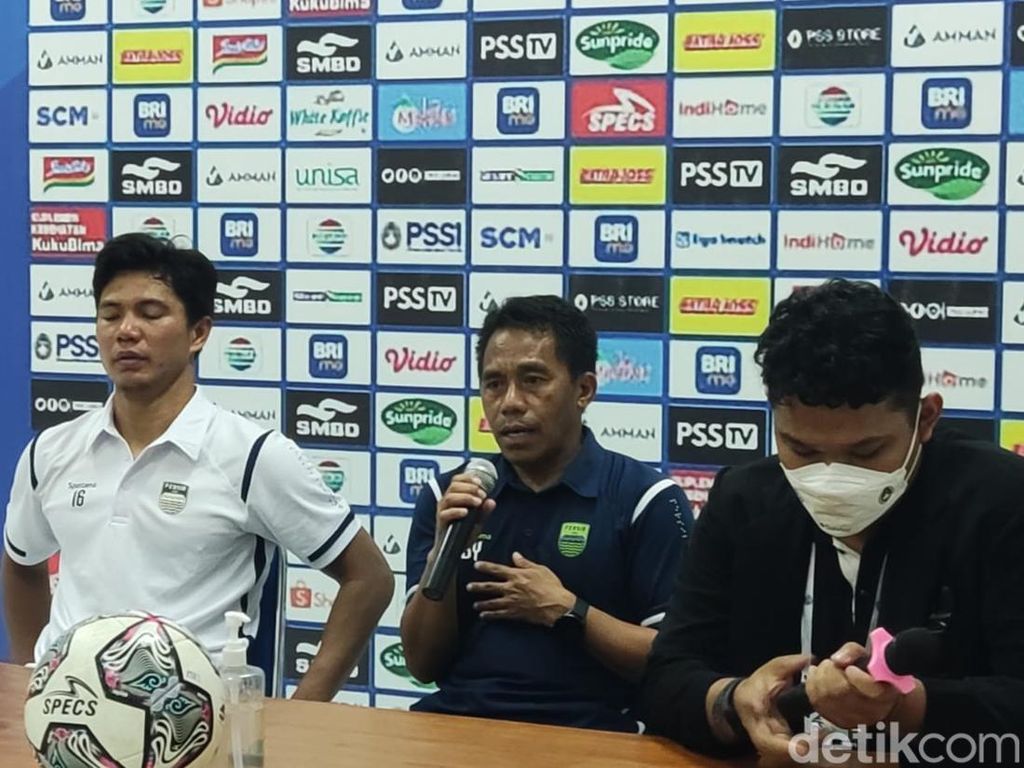 Tumbangkan Tuan Rumah PSS, Pelatih Persib: Kerja Keras Pemain Tumbangkan Tuan Rumah PSS, Pelatih Persib: Kerja Keras Pemain