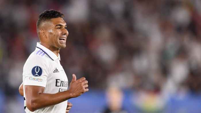 HELSINKI, FINLAND - AUGUST 10: Casemiro of Real Madrid looks on during the Real Madrid CF and Eintracht Frankfurt - UEFA Super Cup Final 2022 at on August 10, 2022 in Helsinki, Finland. (Photo by Gaston Szerman/DeFodi Images via Getty Images)