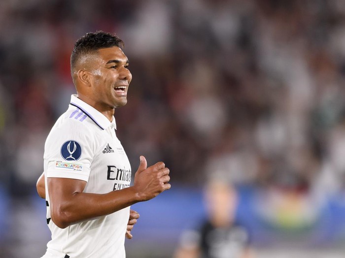 HELSINKI, FINLAND - AUGUST 10: Casemiro of Real Madrid looks on during the Real Madrid CF and Eintracht Frankfurt - UEFA Super Cup Final 2022 at on August 10, 2022 in Helsinki, Finland. (Photo by Gaston Szerman/DeFodi Images via Getty Images)