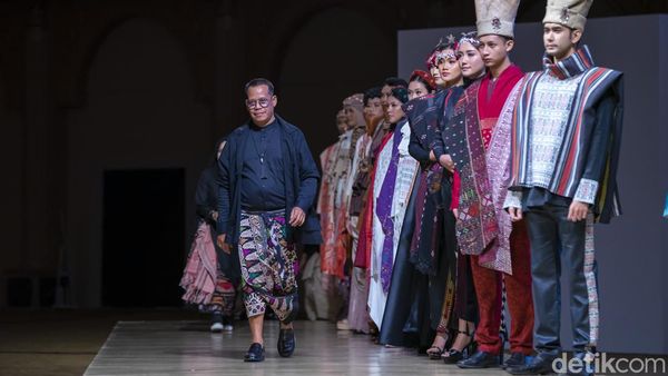 10 Koleksi Etnik Khas Borobudur Hingga Mandalika di Jogja Fashion Week 2022