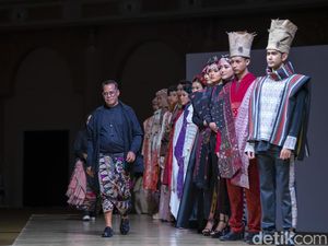 10 Koleksi Etnik Khas Borobudur Hingga Mandalika di Jogja Fashion Week 2022 10 Koleksi Etnik Khas Borobudur Hingga Mandalika di Jogja Fashion Week 2022