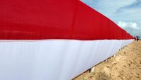 HUT RI, Bendera 100 Meter Dibentangkan di Pulau Kapuk
