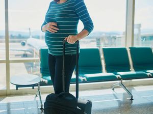 Heroik! Hendak Liburan, Suami Istri Bantu Kelahiran Bayi Prematur di Pesawat