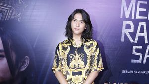 7 Potret Terbaru Iqbaal Ramadhan yang Rambutnya Jadi Sorotan