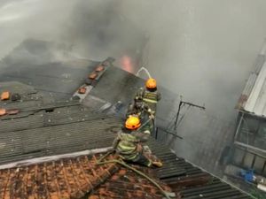 7 Rumah Terbakar di Kawasan Padat Penduduk Ciumbuleuit Bandung! 7 Rumah Terbakar di Kawasan Padat Penduduk Ciumbuleuit Bandung!