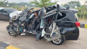 Begini Kondisi Mobil Ayah Emil Dardak dan Truk yang Kecelakaan di Tol