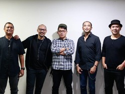 Pecah! Dodit Mulyanto Roasting Fadly Cs di Konser Perak 25 Tahun Padi Reborn