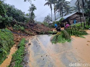 Longsor di Sitinjau Lauik, Jalur Padang-Solok Dialihkan ke Padang Panjang