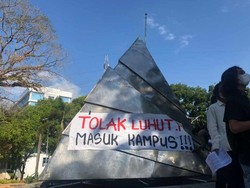 Viral Demo Mahasiswa Unhas Tolak Luhut Masuk Kampus-Cekcok dengan Satpam