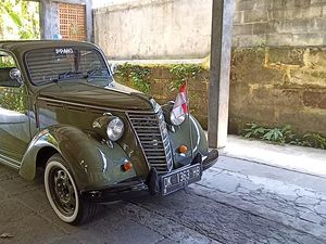 Mobil Kuno Keluaran 1943 di Tabanan Mejeng Selama Agustusan
